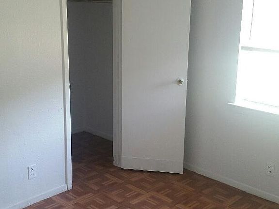 5th image of 1212 Greenbrier Dr