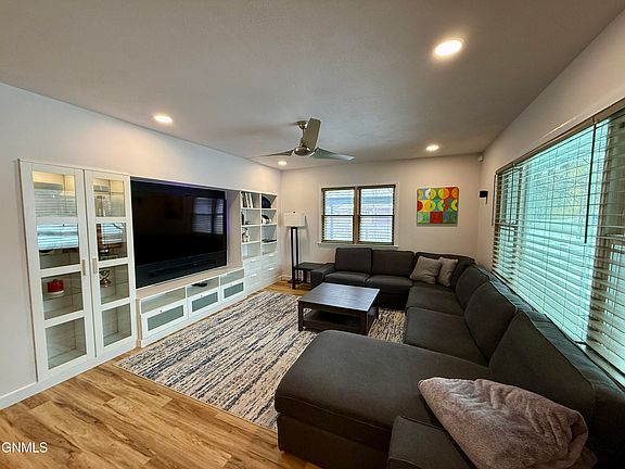 3rd image of 551 6th St NE