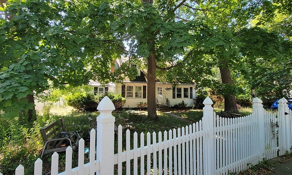 2nd image of 129 Lawson Rd