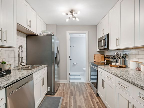 5th image of 9064 Archer Ave Unit A