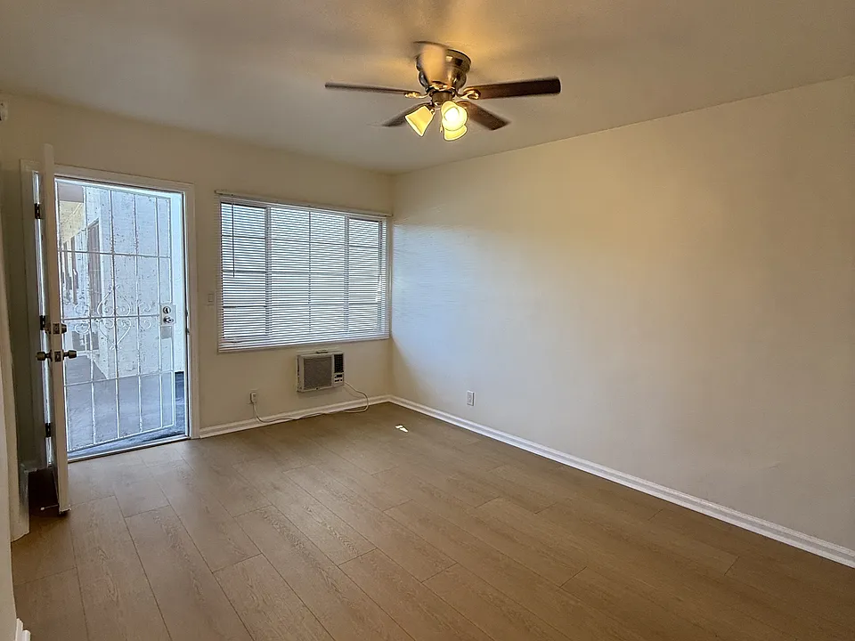 911 W Angeleno Ave #13