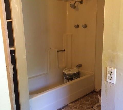 Bathtub shower combo