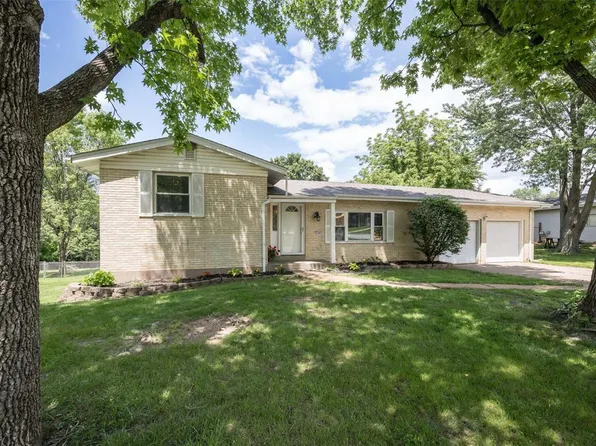 3903 William Dr, Saint Charles, MO 63304