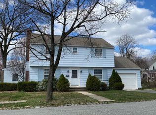 25 Baltusrol Way #1, Short Hills, NJ 07078