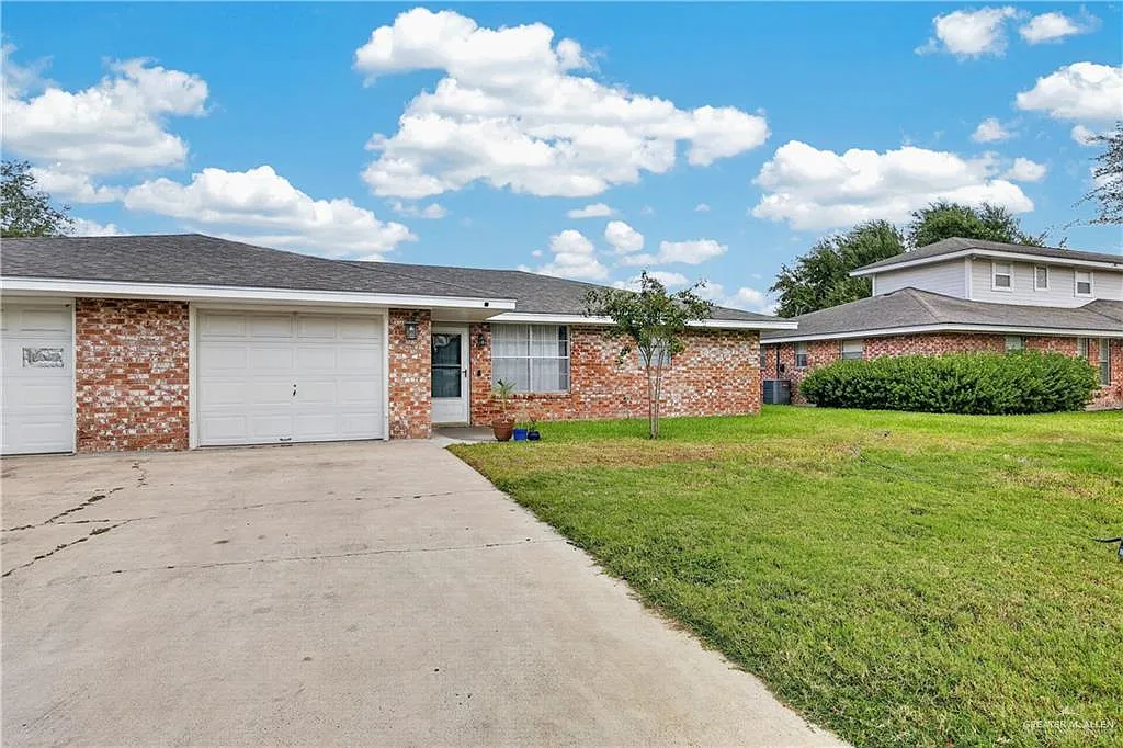 2 bed, 1.5 bath, 4158 sqft, $1,300 — Photo 1