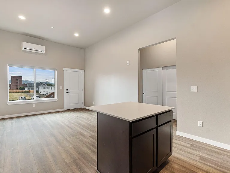 303 E Broadway Ave #9 — Photo 5