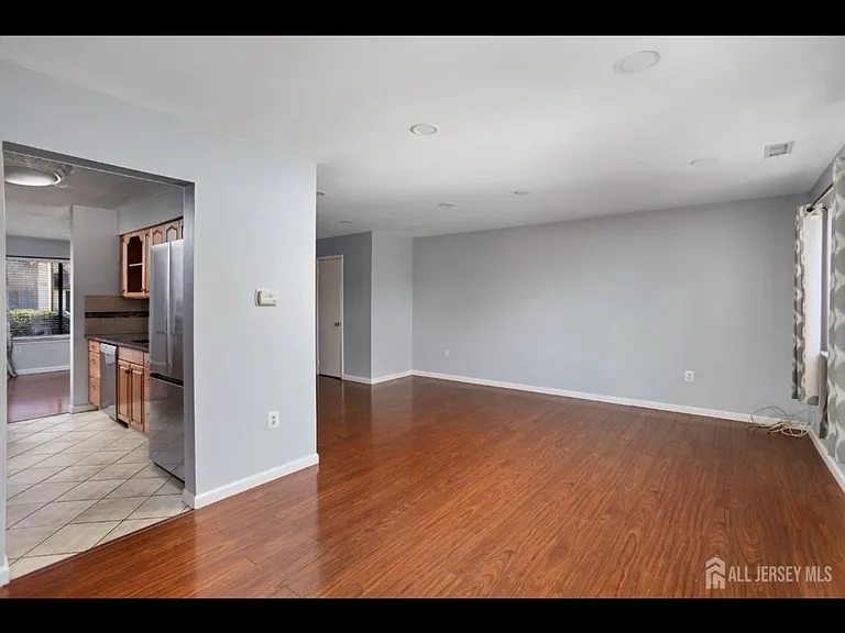 16 Hampshire Dr — Photo 4