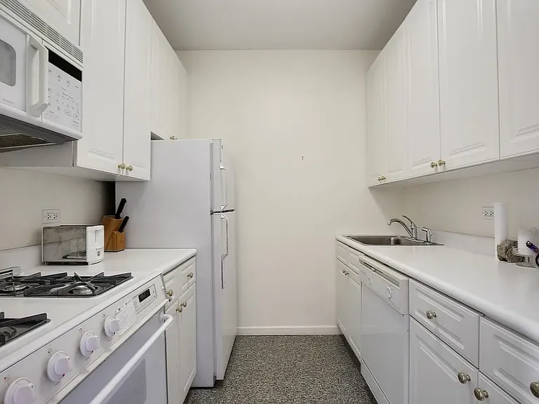 111 W 67th St #27B — Photo 5