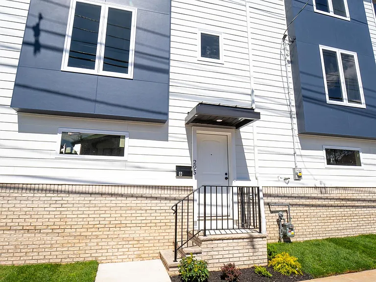 295 Pershing Ave #1-4 — Photo 5