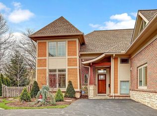 8 Kenilworth Mews, Cleveland Heights, OH 44106