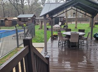 17 Pine Bark Rd, Ridge, NY 11961