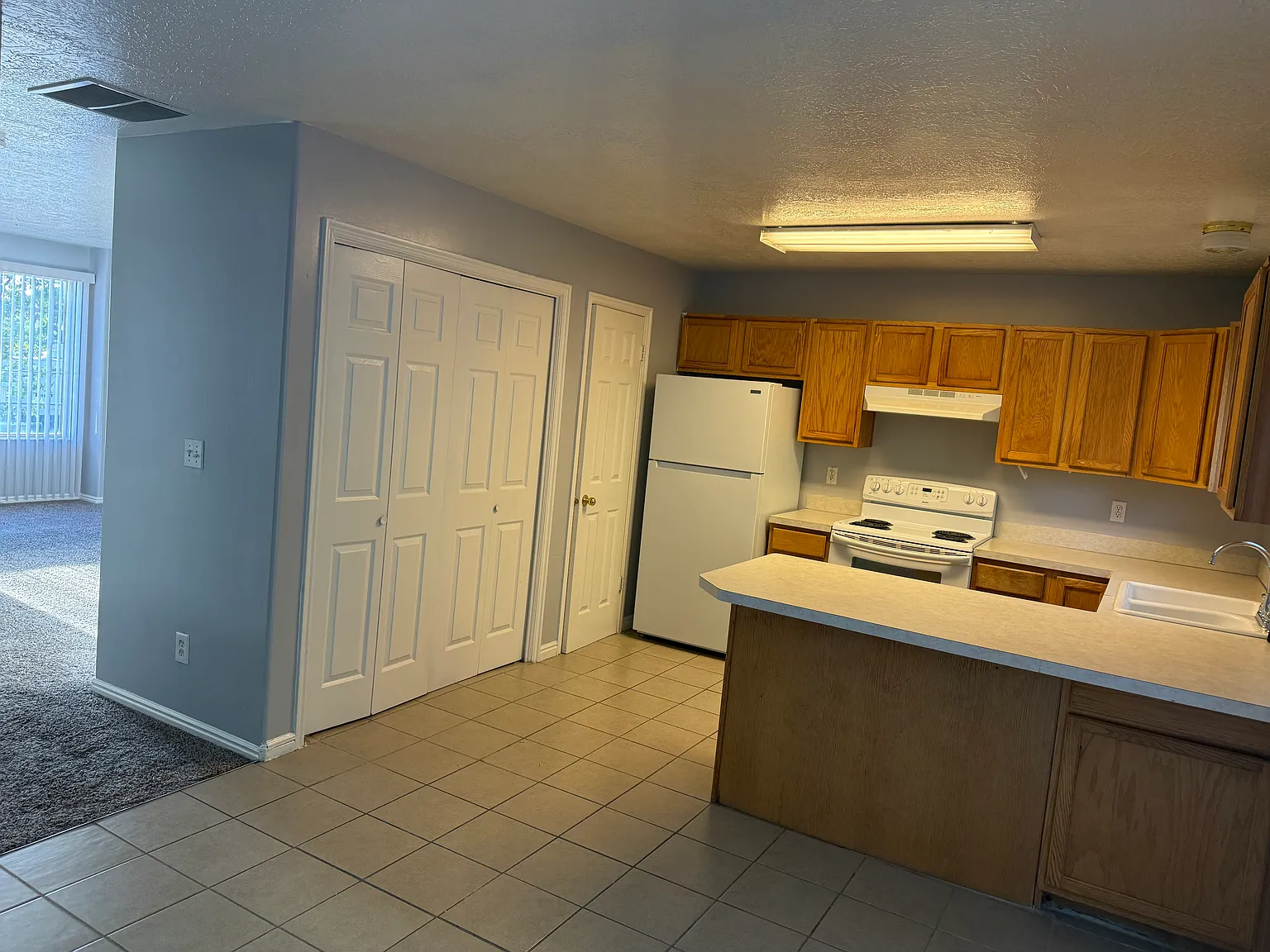 3 bed, 1.5 bath, 1350 sqft, $1,850 — Photo 2