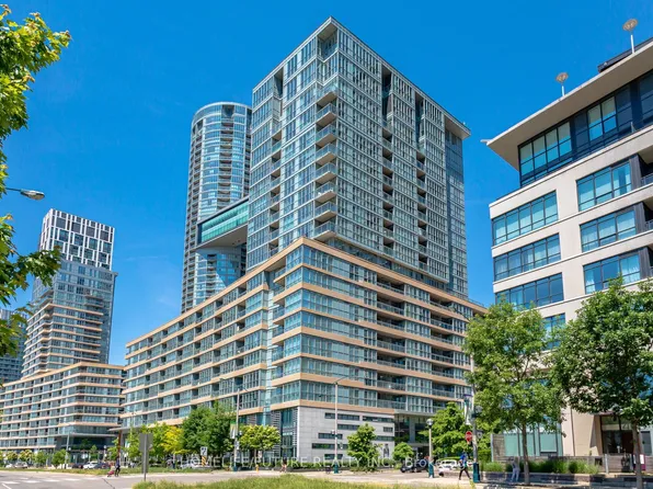 10 Capreol Ct #649, Toronto, ON M5V 4B3
