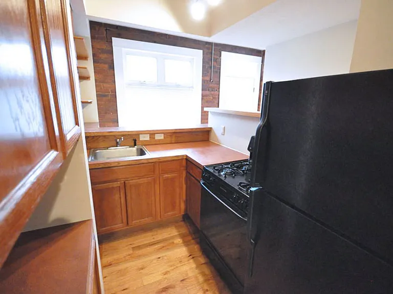 1216 Indianola Ave — Photo 6