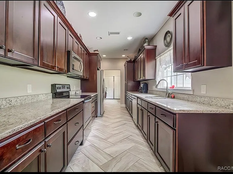 3074 W Hampshire Blvd — Photo 6