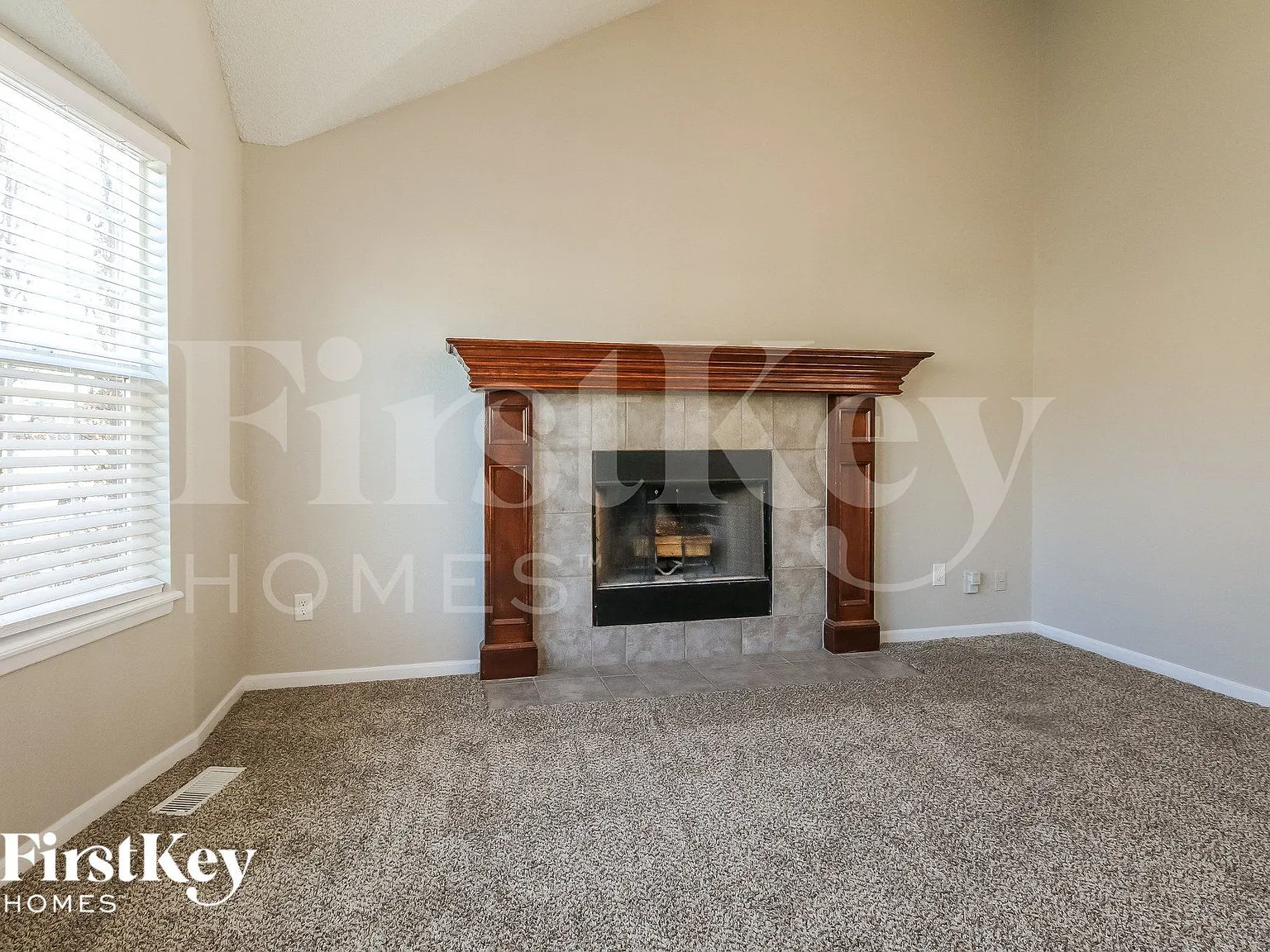 3 bed, 2.5 bath, 1614 sqft, $2,155 — Photo 3