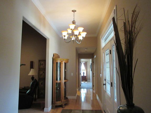 4th image of 112 W Southview St