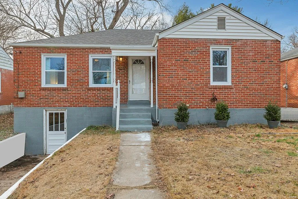 245 S Barat Ave photo 1
