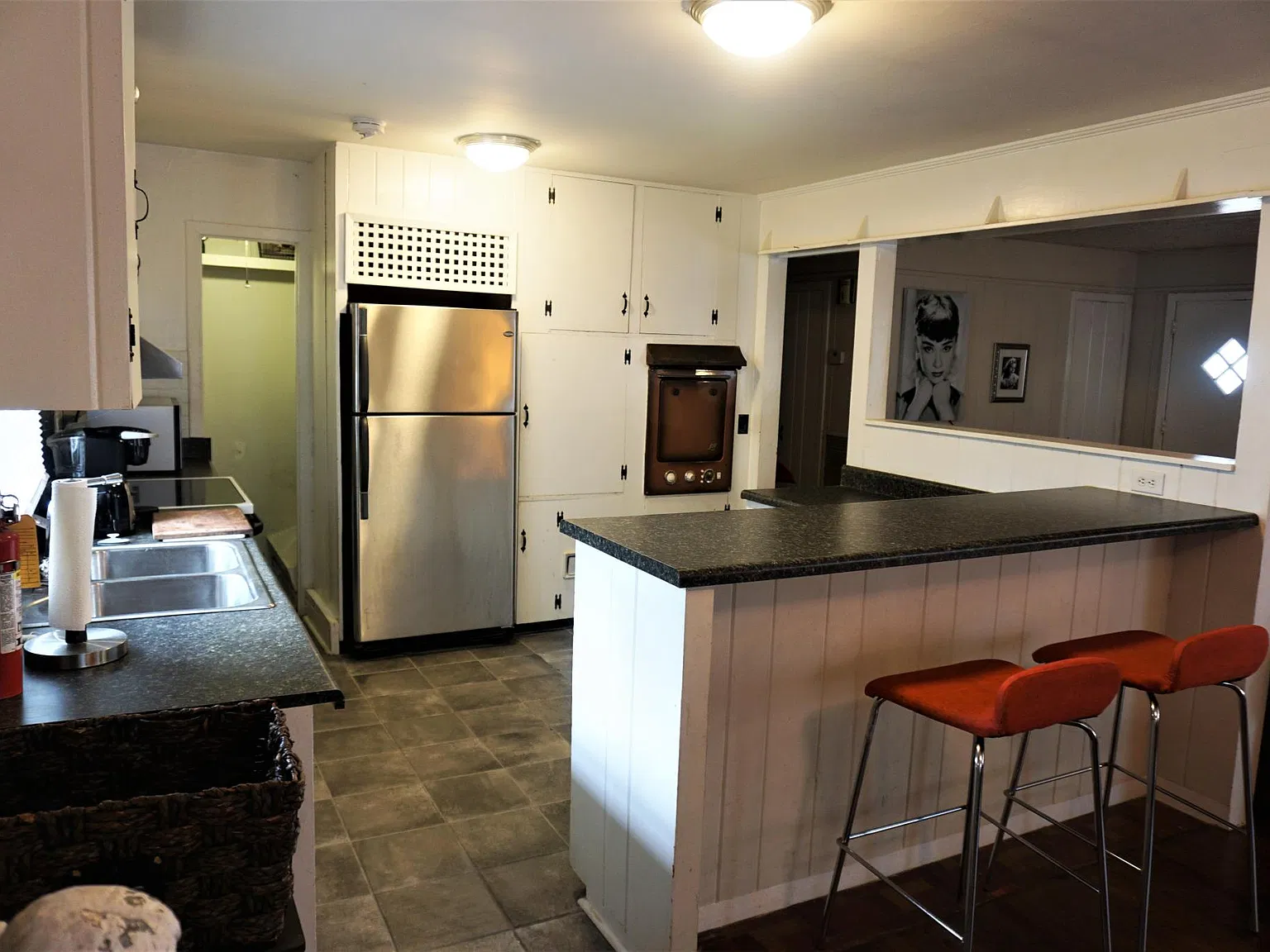 3 bed, 2200 sqft, $1,650 — Photo 4