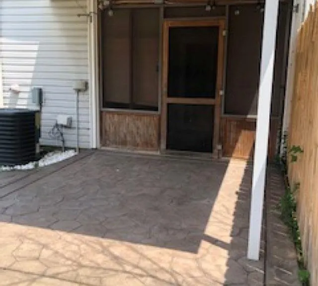 1557 Applegate Ln — Photo 2