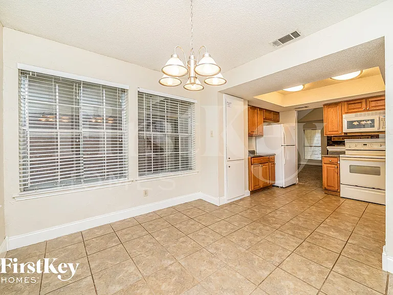 5624 Lordsburg Trl — Photo 6