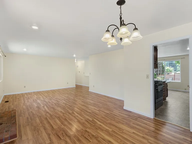 11100 NE 132nd Pl — Photo 4