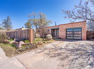 1013 Camino Carlos Rey, Santa Fe, NM 87507