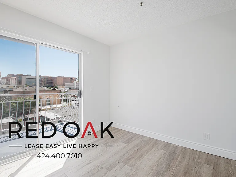 518 E 4th St #206 — Photo 2