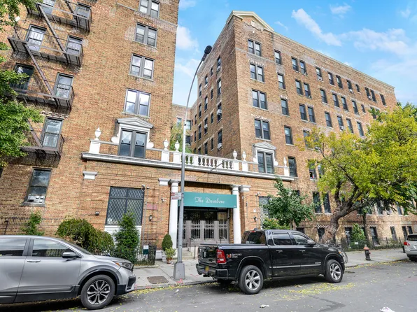 345 Montgomery Street image 3 of 16