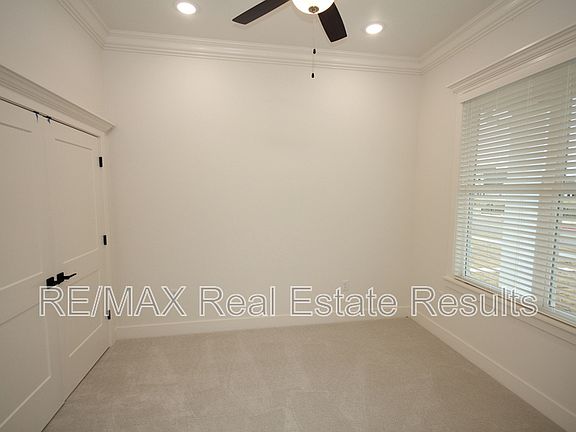 5th image of 1900 W Saddlebrook Ln