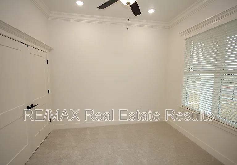 1900 W Saddlebrook Ln — Photo 5