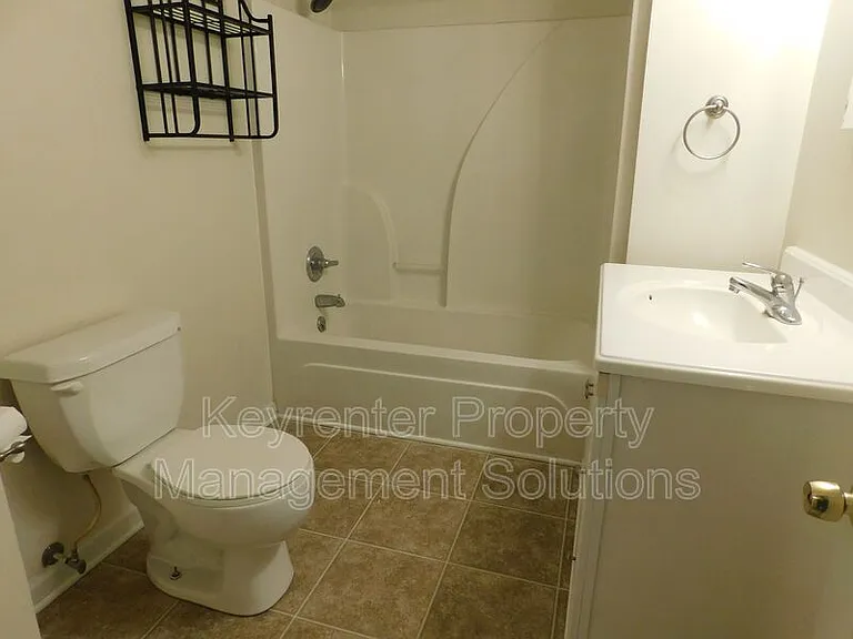 811 E Beverly St #B — Photo 18