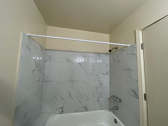 3rd image of 700 N East End Ave