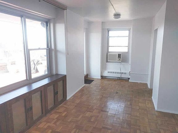 5th image of 575 Grand St Unit D1801