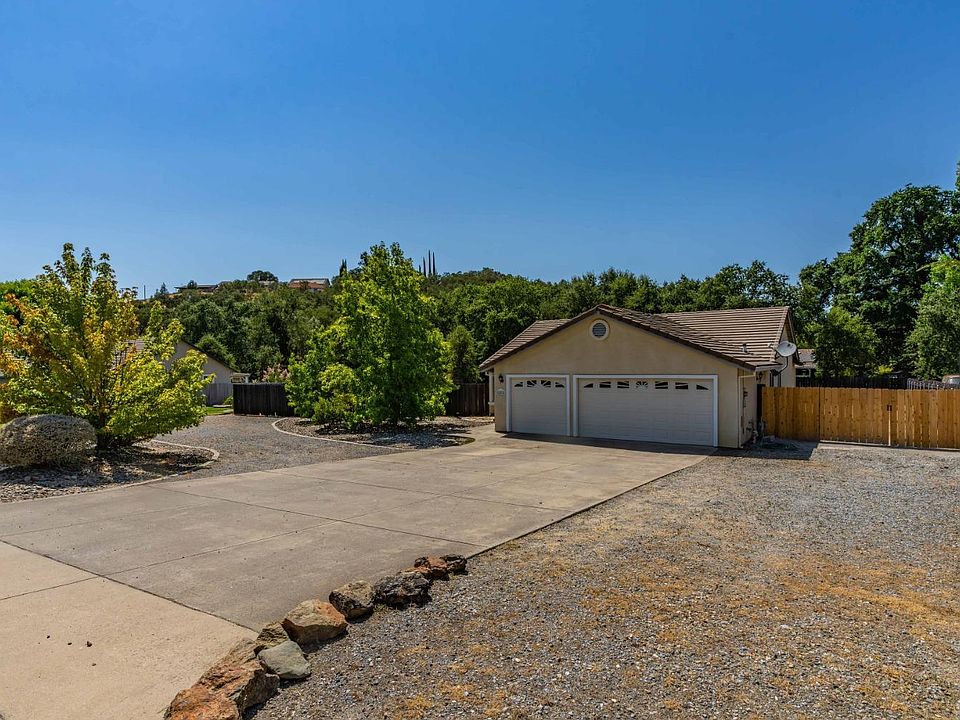 1st image of 2476 Huckleberry Ln