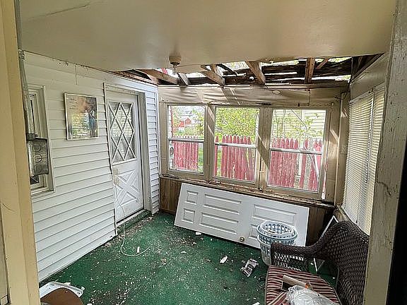 3rd image of 1160 Santee Ave