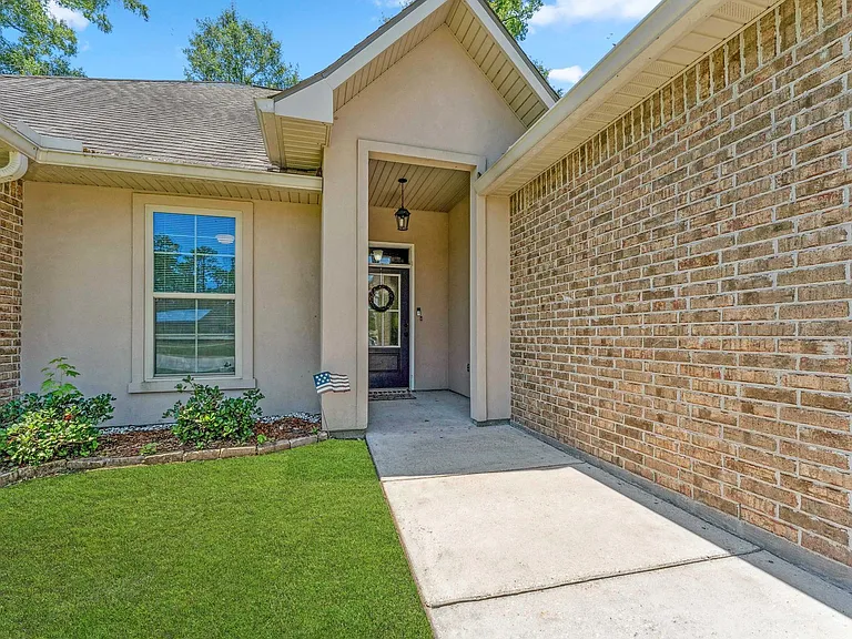 1041 Berkshire Dr — Photo 3