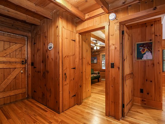4th image of 302 Old Forge Dr