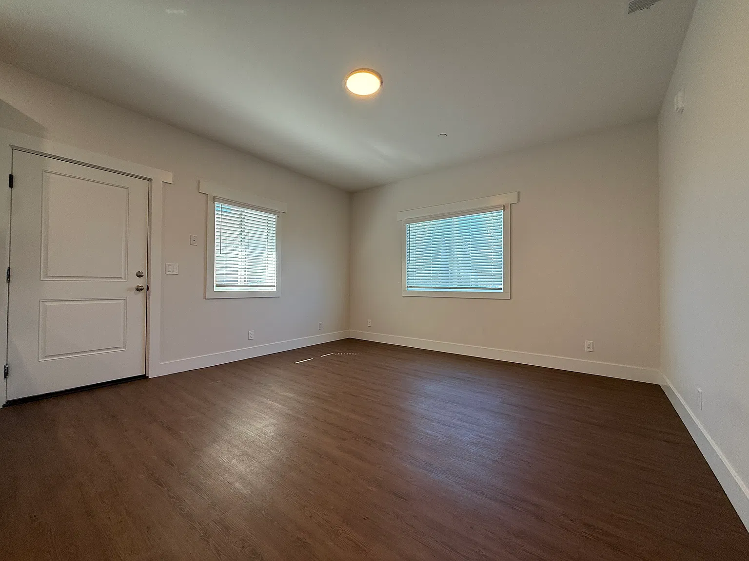 2 bed, 900 sqft, $3,450 — Photo 3