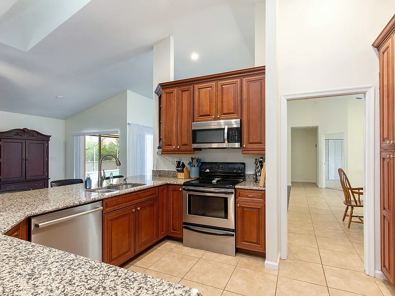 1741 Grantham Dr — Photo 5