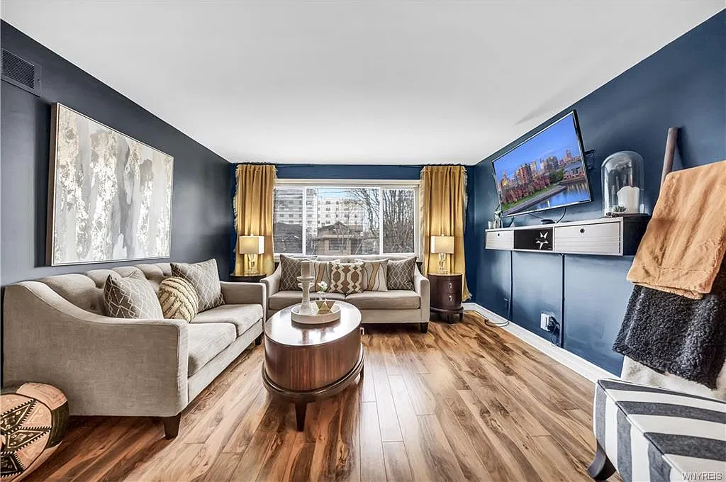 2 bed, 960 sqft, $1,700 — Photo 3