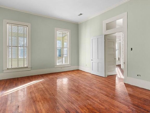 17th image of 215 Bell Ave