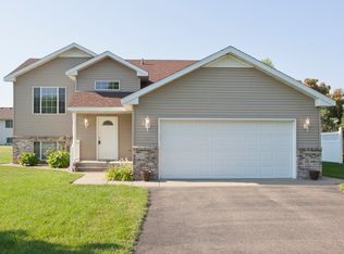 5868 Rolling Ridge Rd, Saint Cloud, MN 56303