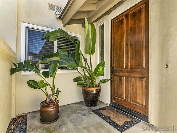 Looking toward entry and staircase.