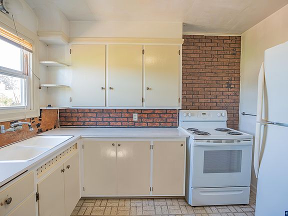 4th image of 265 E Isabella St