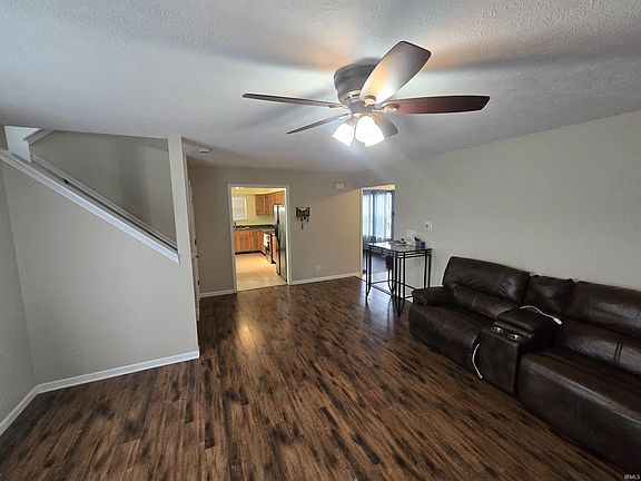 5th image of 604 Stockdale Dr