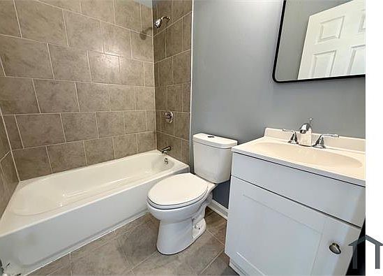 5th image of 2407 W Jefferson St #101