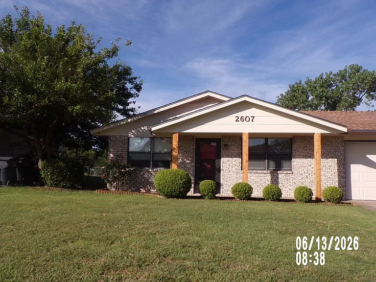 2607 NE Dearborn Ave — Photo 1