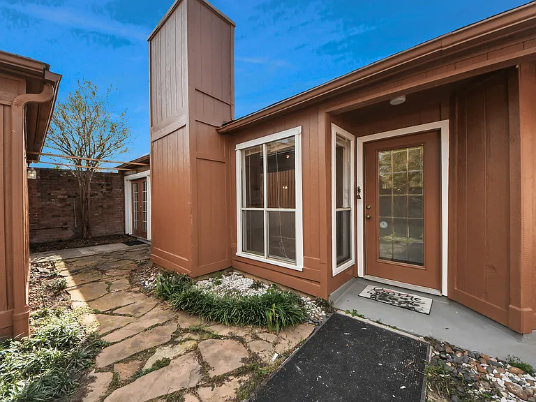 17003 Amidon Dr — Photo 6