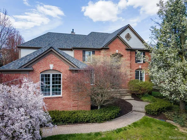 1911 Watson Cir, Rochester, MI 48306